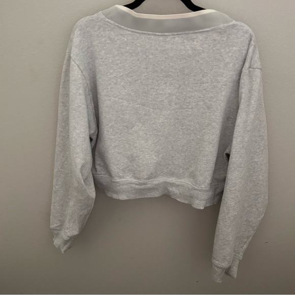 PINK Victoria Secret Cropped Gray V-Neck Women's Sweater Size Large - Picture 6 of 11